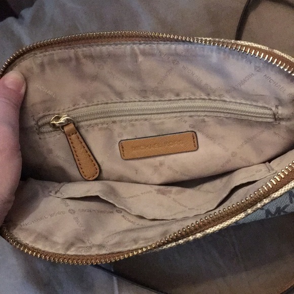 Michael Kors side bag - Picture 2 of 3